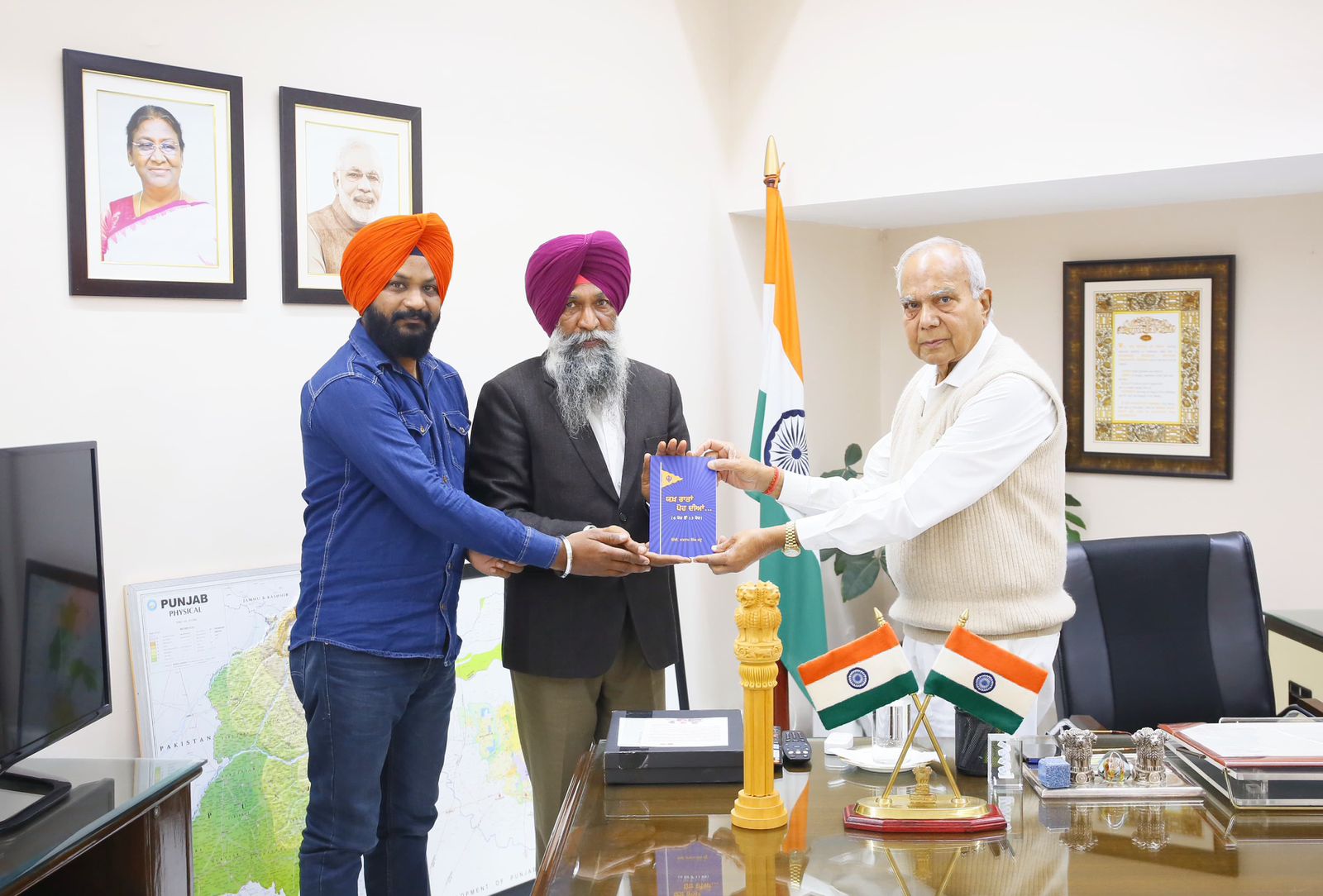 ਯਖ਼ ਰਾਤਾਂ ਪੋਹ ਦੀਆਂ' ਗਵਰਨਰ ਪੰਜਾਬ ਨੂੰ ਭੇਟ ਕਰਕੇ ਮਾਣ ਮਹਿਸੂਸ ਹੋਇਆ - ਇੰਜੀ: ਮੱਟੂ